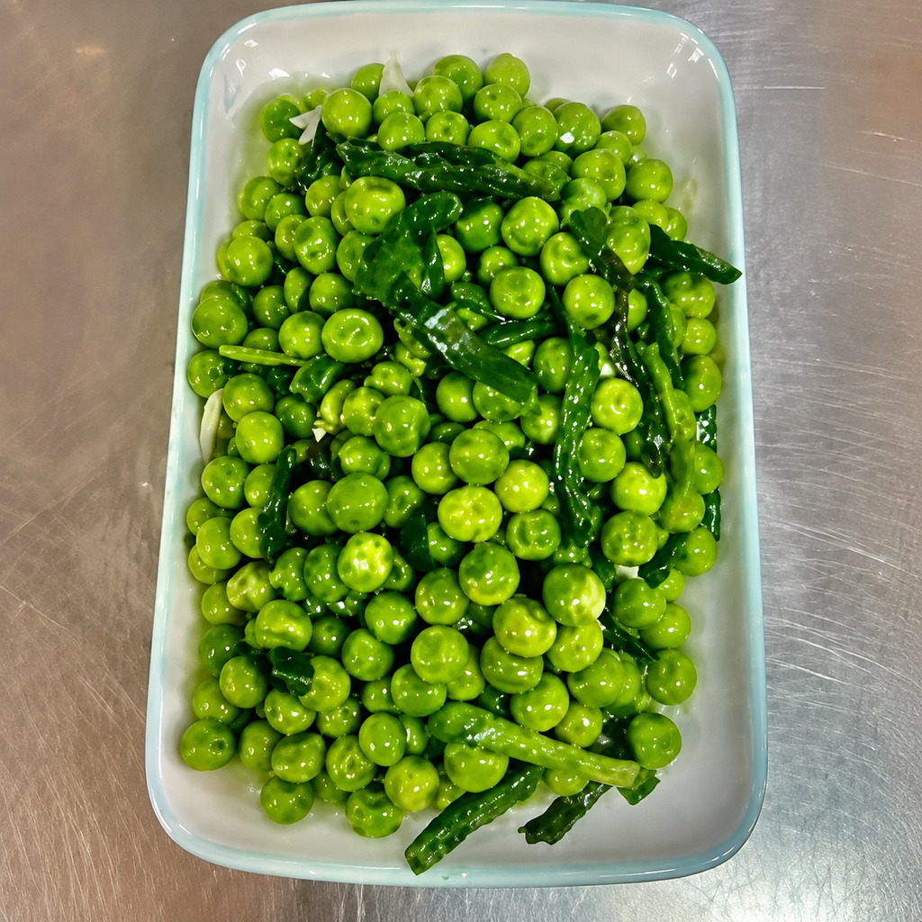 田碗碗韭菜青豆米菜品