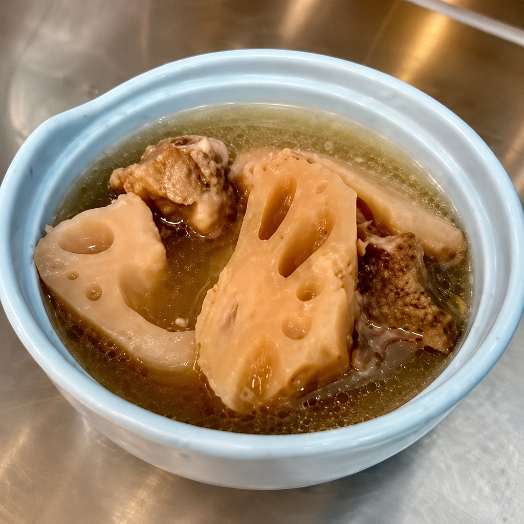 田碗碗杂骨藕汤菜品